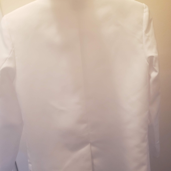 White suit - Picture 3 of 5